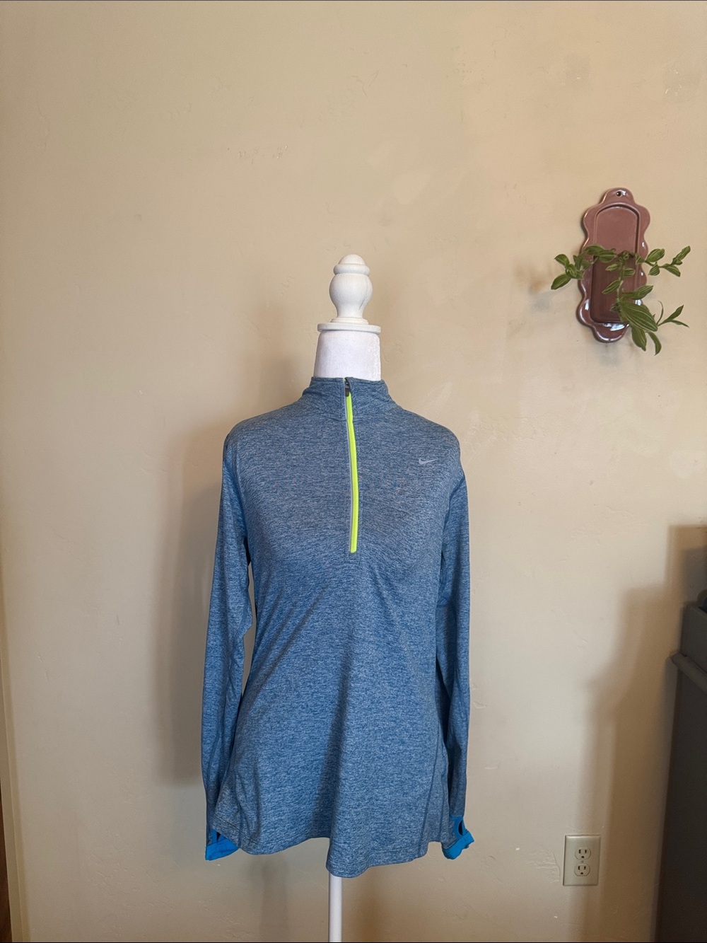 Nike Men’s Heather Blue Quarter-Zip Pullover with Neon Yellow Zip